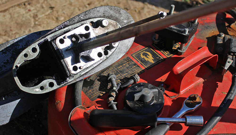 Замена крыльчатки в системе охлаждения лодочного мотора