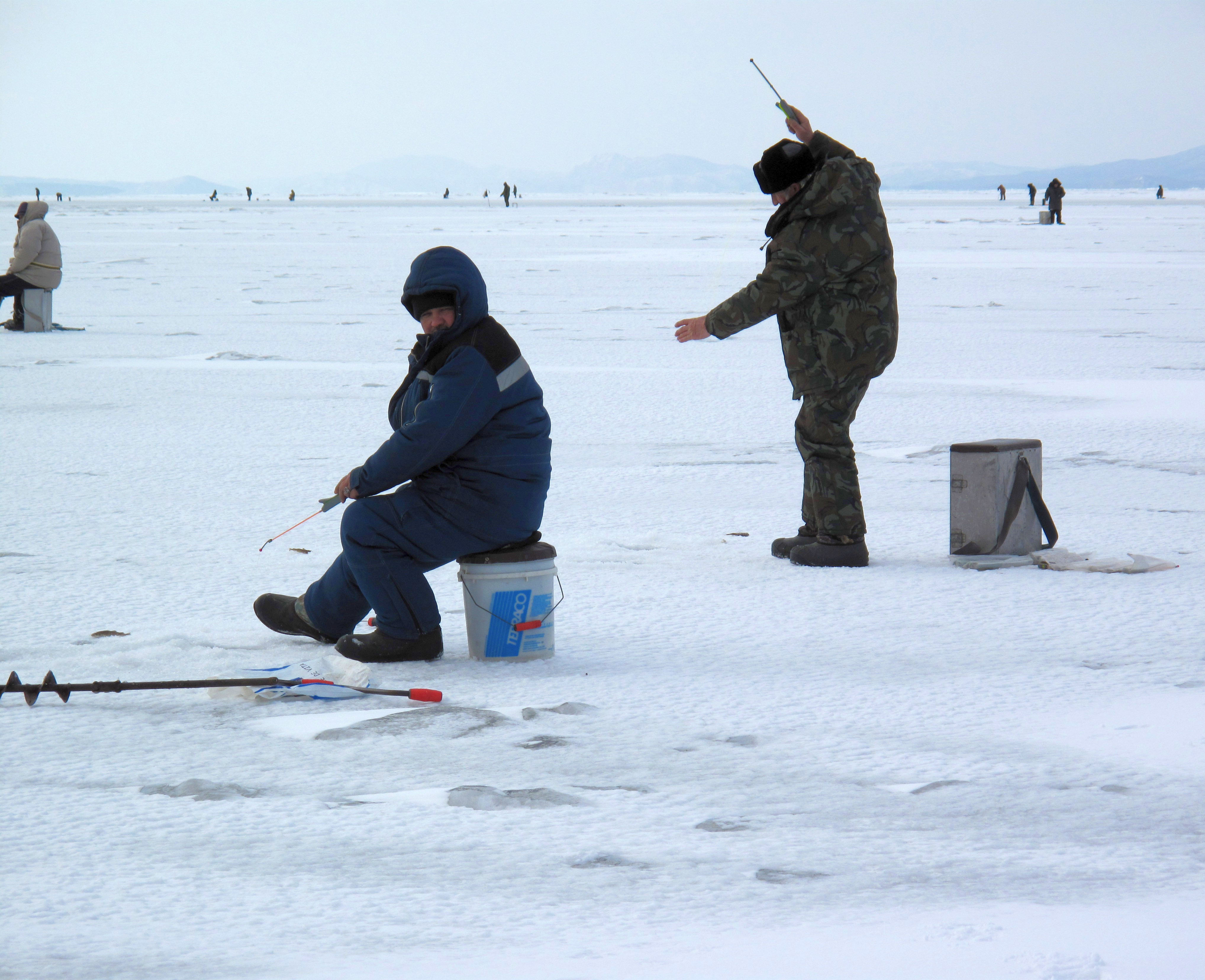 Зимняя морская рыбалка во Владивостоке