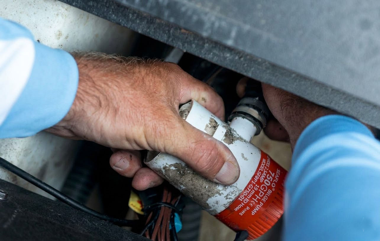 Регулярная инспекция трюмной помпы поможет вовремя заметить неисправности