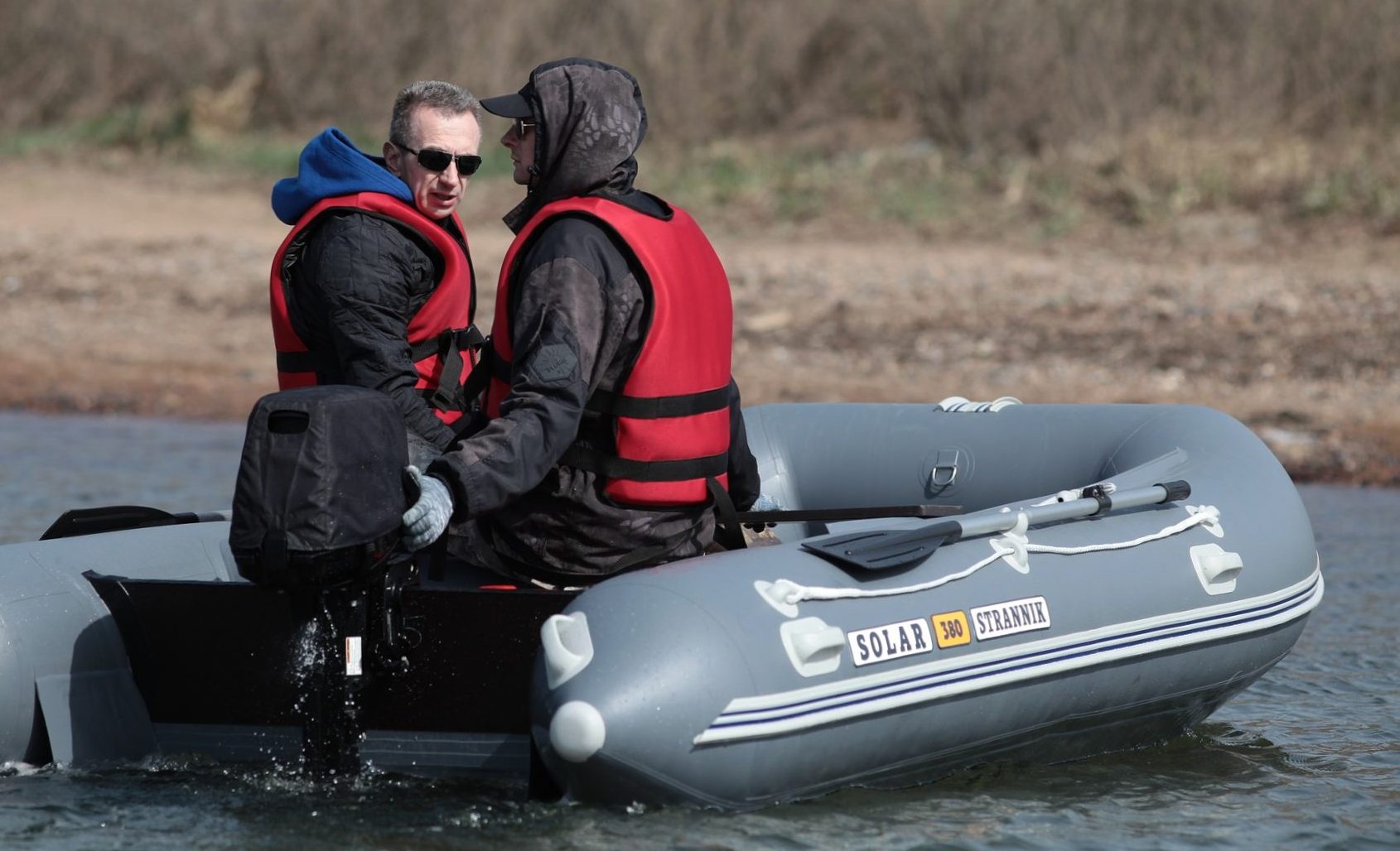 Транец на лодке Solar вклеен под углом