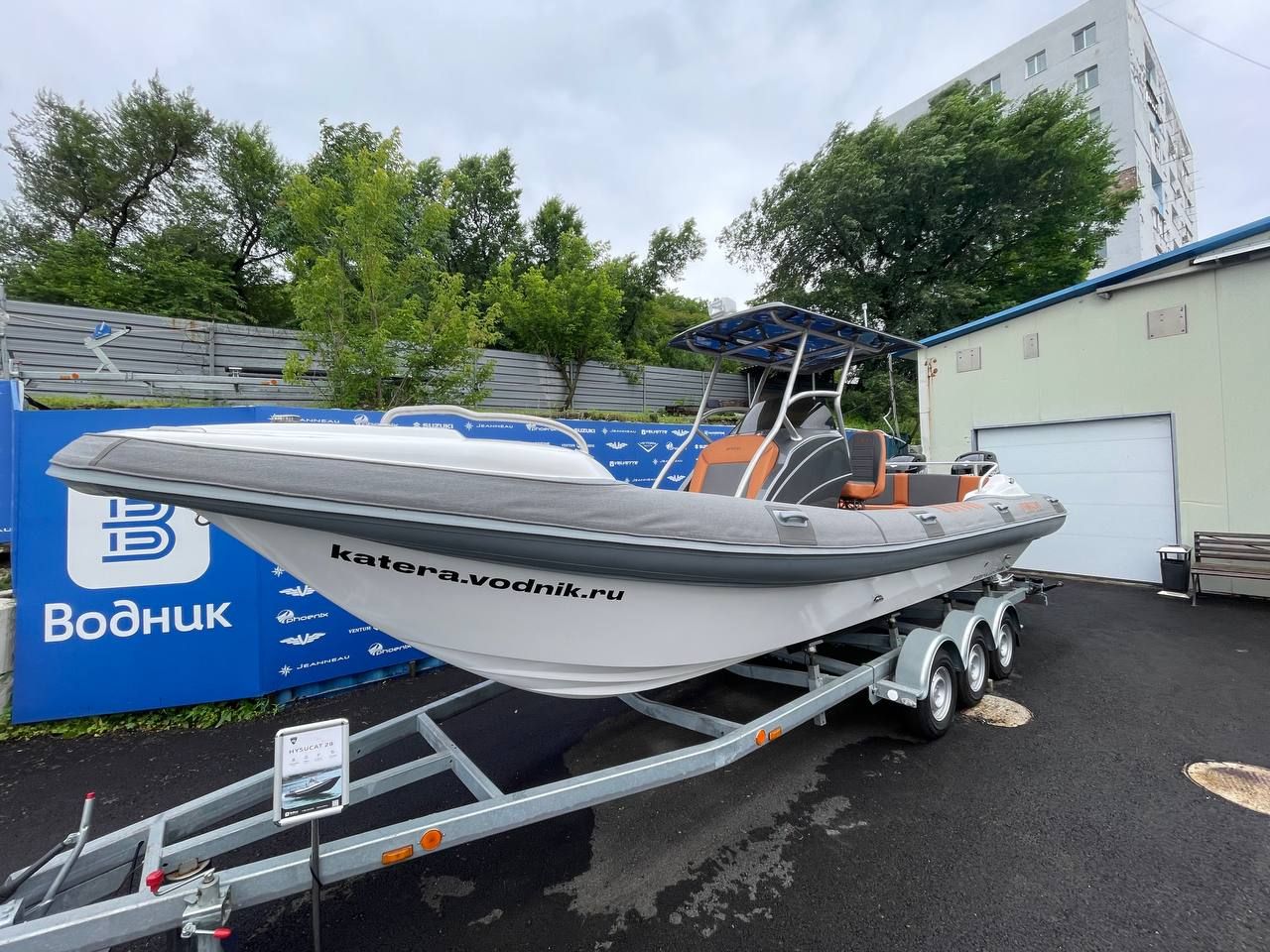 Катер Hysucat 28 Center Console с моторами Suzuki DF200APX KITHC1