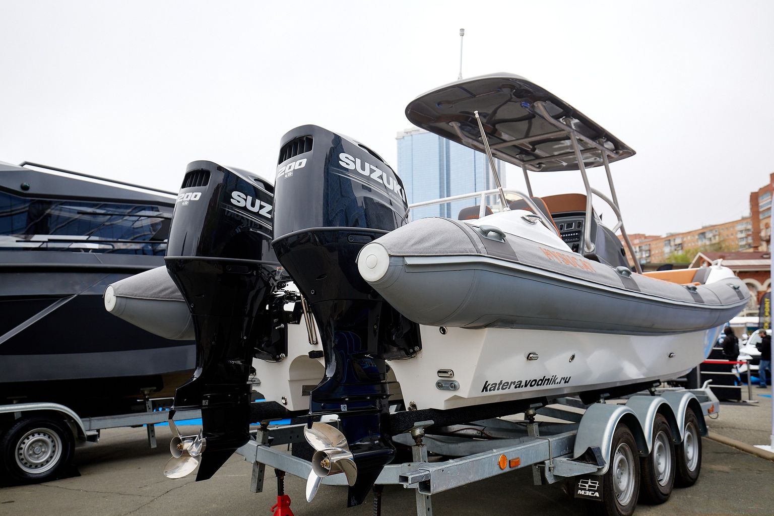 Катер Hysucat 28 Center Console с моторами Suzuki DF200APX KITHC1