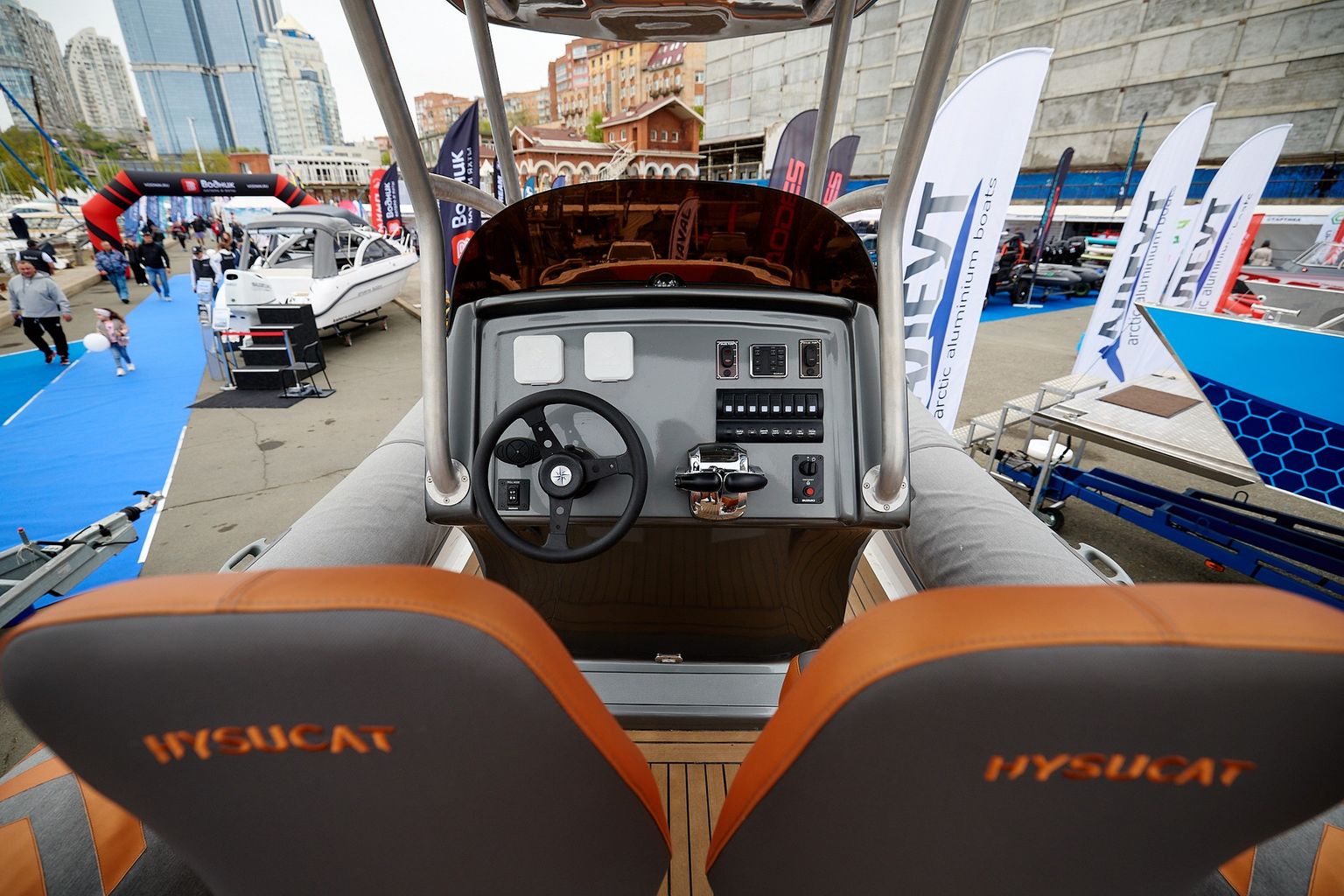 Катер Hysucat 28 Center Console с моторами Suzuki DF200APX KITHC1