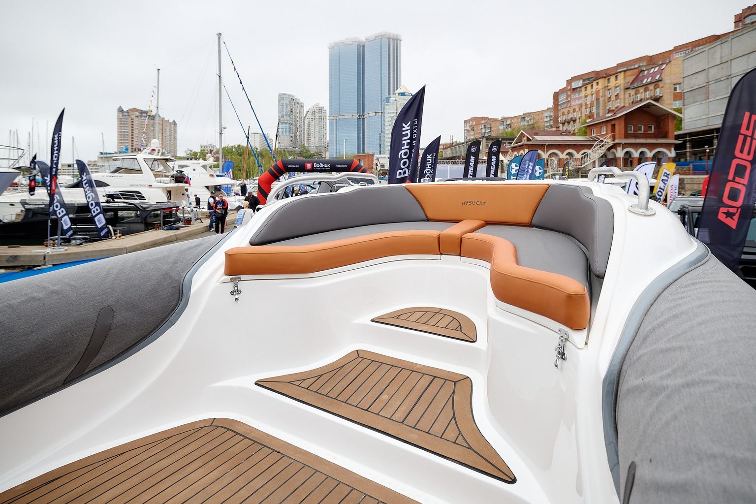 Катер Hysucat 28 Center Console с моторами Suzuki DF200APX KITHC1