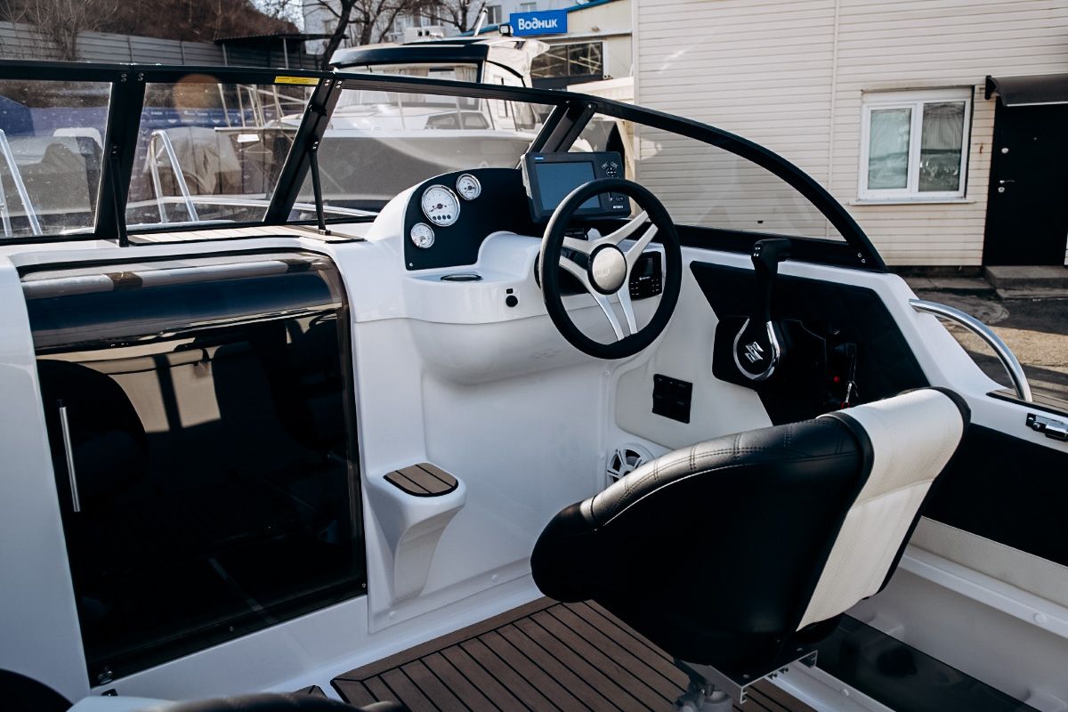 Катер Феникс 560 с мотором Suzuki DF140BTL KITPH21