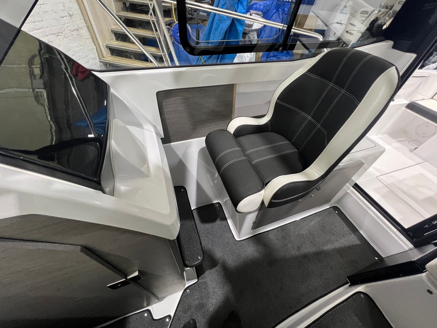 Катер Феникс 700 Cabin белый с мотором Suzuki DF200APX Код товара: KITPH47  | Купить в интернет-магазине «Водник»