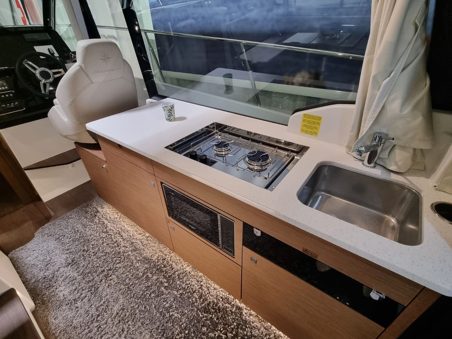 Катер Jeanneau Merry Fisher 1095 с моторами 300 л с KITMF007