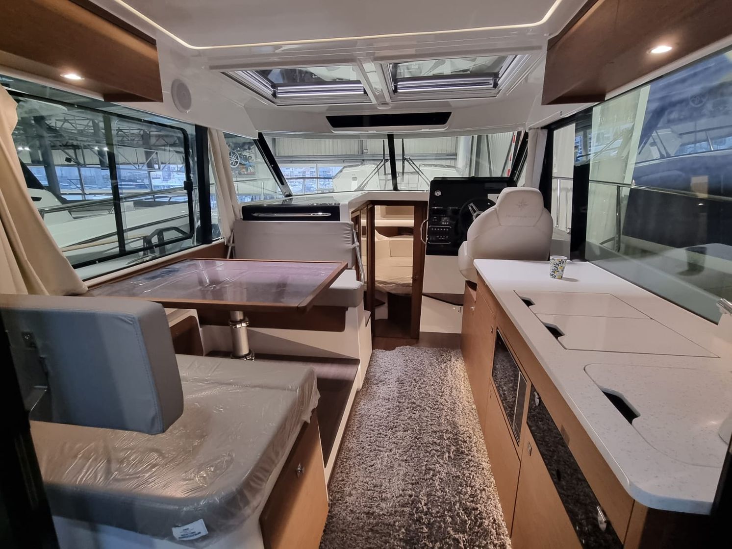 Катер Jeanneau Merry Fisher 1095 с моторами 300 л с KITMF007