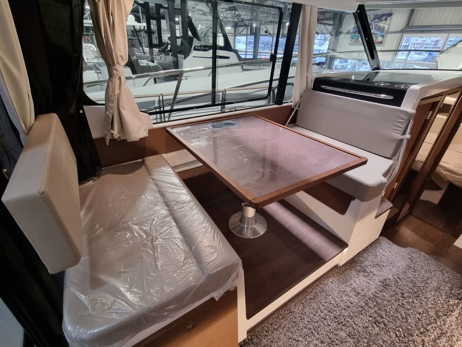 Катер Jeanneau Merry Fisher 1095 с моторами 300 л с KITMF007