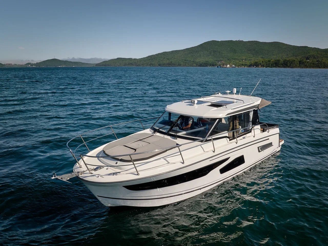 Катер Jeanneau Merry Fisher 1095 с моторами 300 л с KITMF007