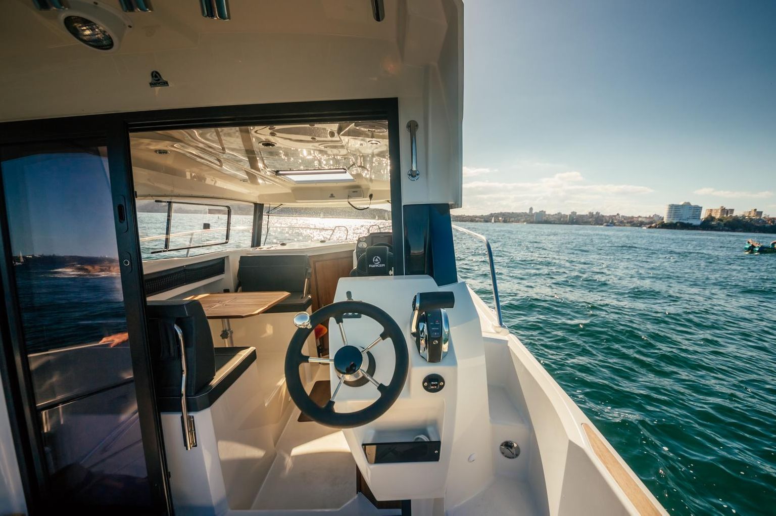 Катер Parker 800 Weekend с мотором Suzuki DF250TX Parker 800 Weekend