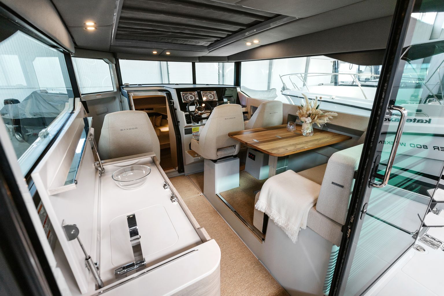 Катер SAXDOR 320 GTC с мотором 300 лс KITS001