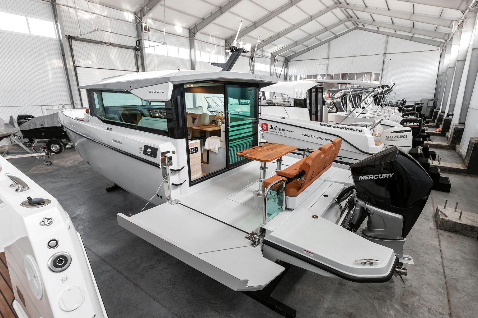 Катер SAXDOR 320 GTC с мотором 300 лс KITS001