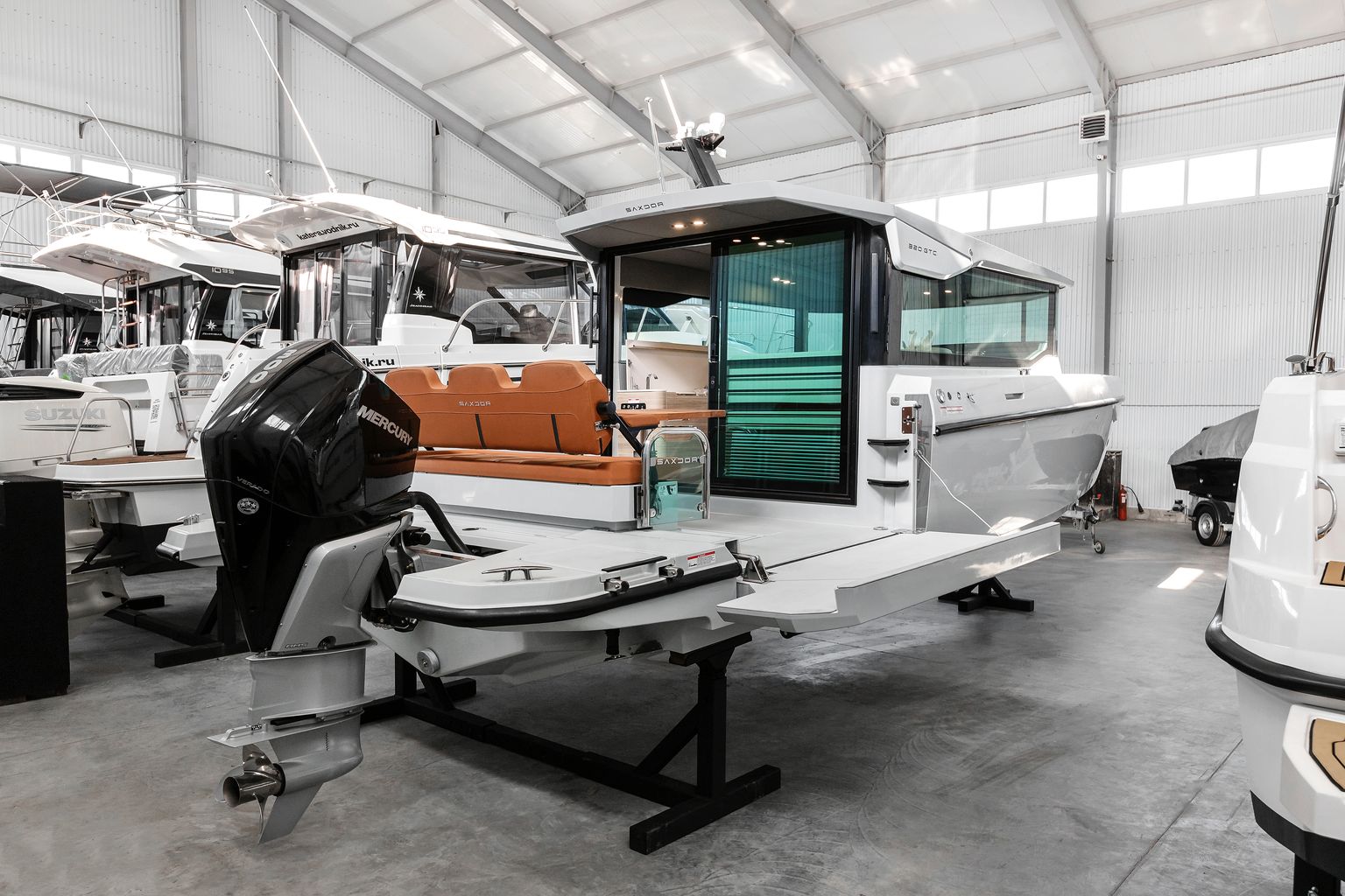 Катер SAXDOR 320 GTC с мотором 300 лс KITS001