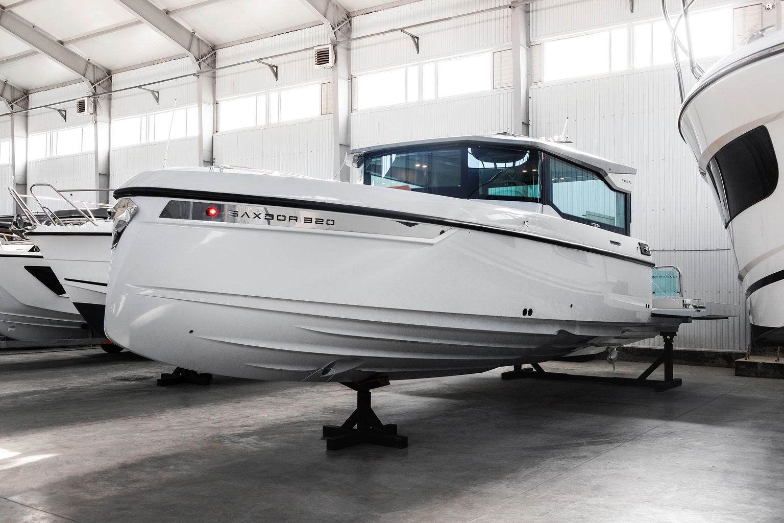 Катер SAXDOR 320 GTC с мотором 300 лс KITS001