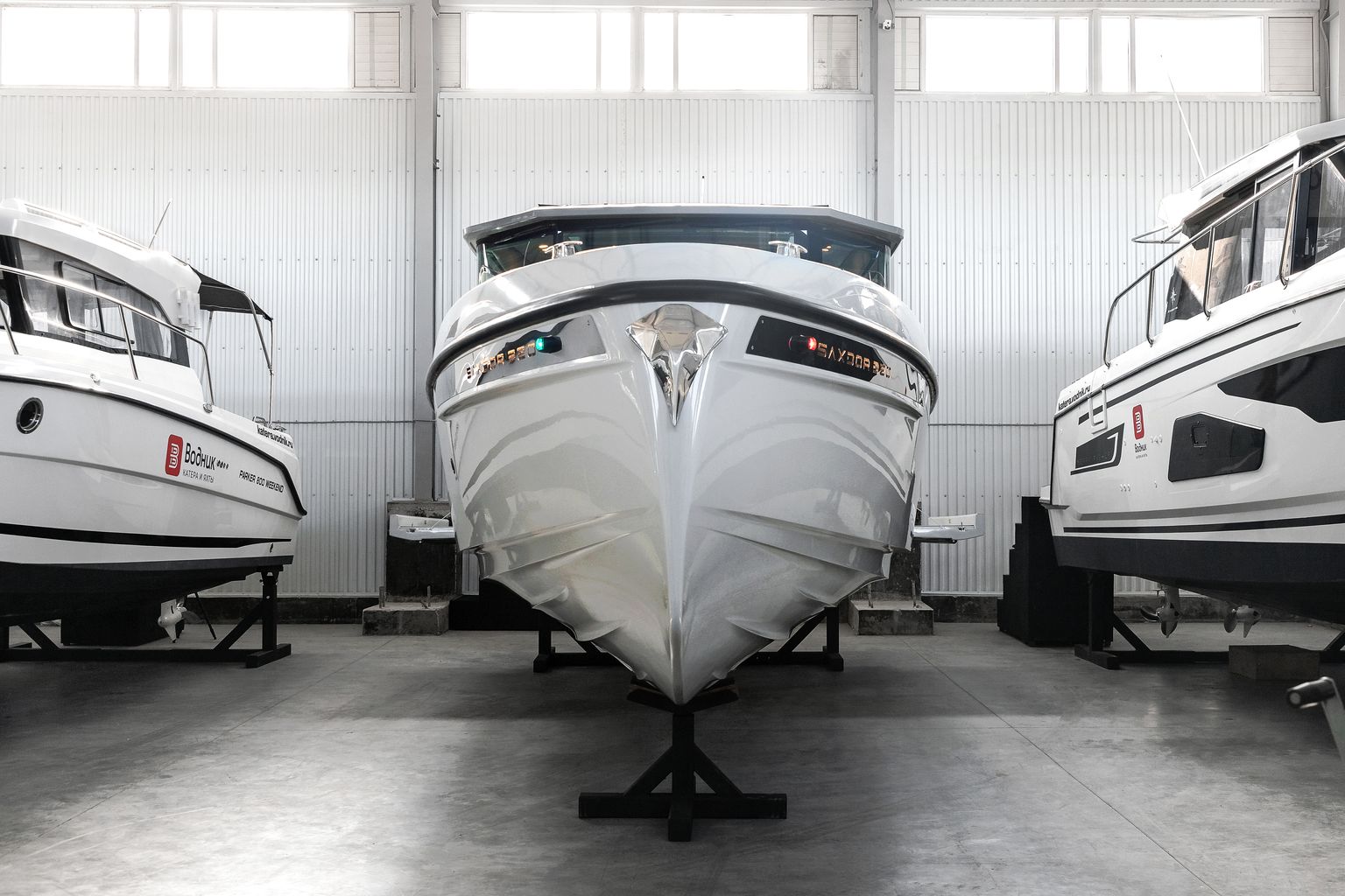 Катер SAXDOR 320 GTC с мотором 300 лс KITS001