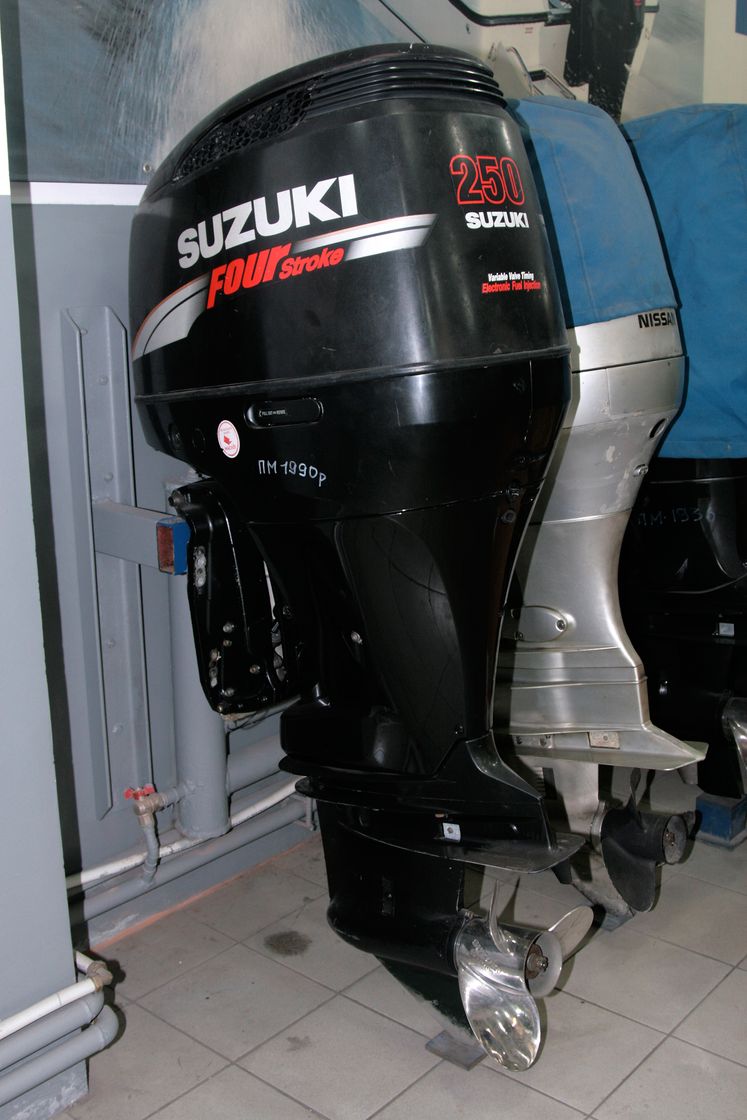Лодочные моторы б у москва. Лодочный мотор Suzuki df250tx. Suzuki DF 250. Лодочный мотор Suzuki 200. Suzuki 250 Лодочный мотор.