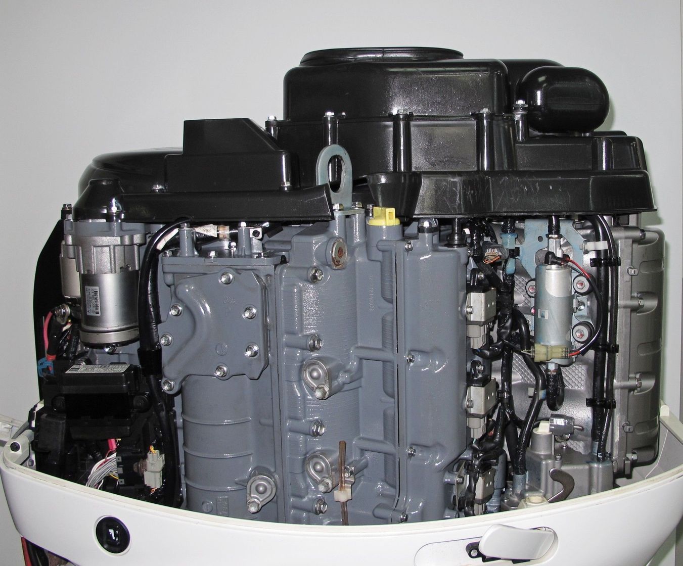 Мотор лодочный Suzuki DF350ATX белый, б/у pm2342 (DF350ATX) pm2342 (DF350ATX) - фото 6