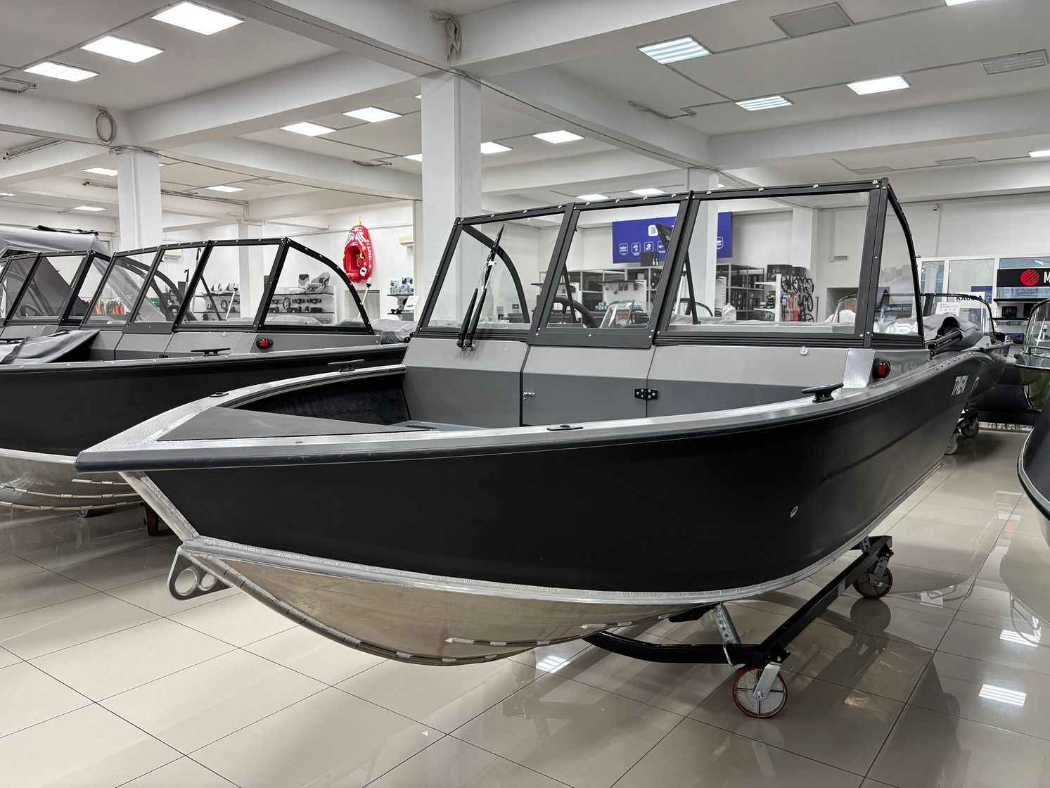 

Моторная лодка, ТРИЕРА 460 FISH, серый с Marine Rocket MREF60FVEL-T KITTR3