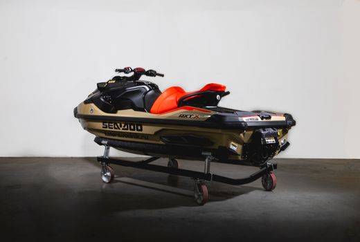 Гидроцикл BRP SEA-DOO RXT-X 325 AUDIO Metallic Tan and Lava Red Premium