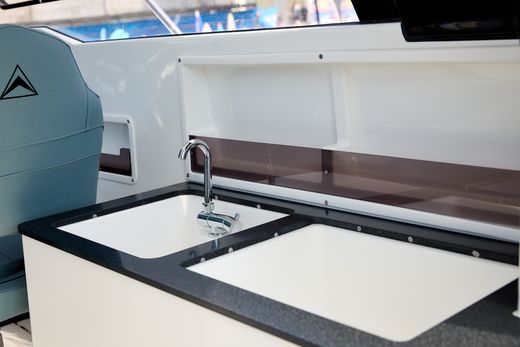 Катер AVANRAID A850 ADVENTURE с Suzuki DF300APX