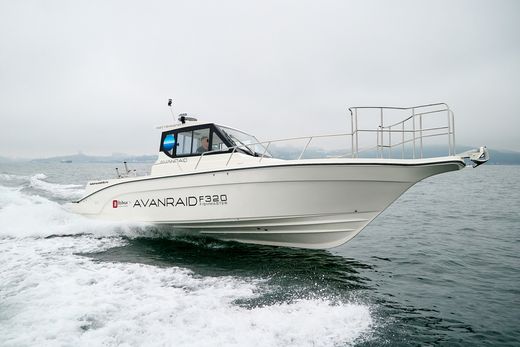 Катер AVANRAID F320 FISHMASTER с Suzuki 2хDF200ATX/AZX