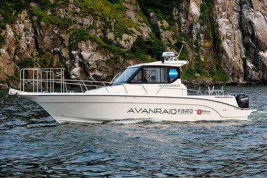 Катер AVANRAID F320 FISHMASTER с Suzuki 2хDF200ATX/AZX