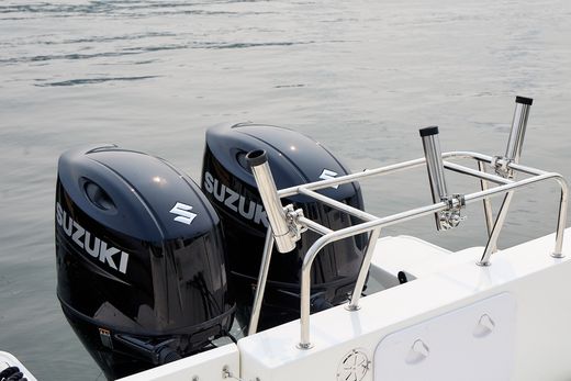 Катер AVANRAID F320 FISHMASTER с Suzuki 2хDF200ATX/AZX