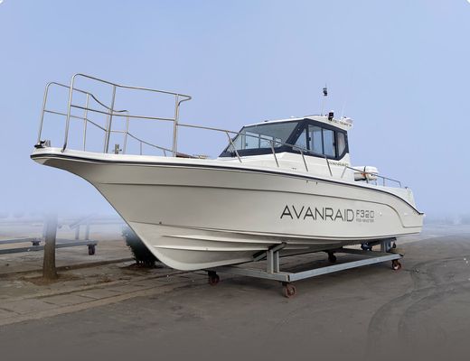 Катер AVANRAID F320 FISHMASTER