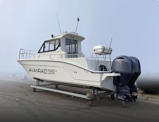 Катер AVANRAID F320 FISHMASTER