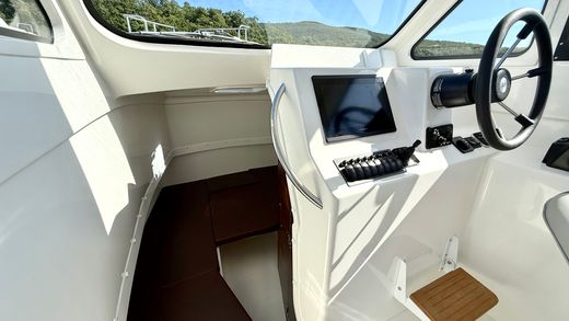 Катер AVANRAID F320 FISHMASTER