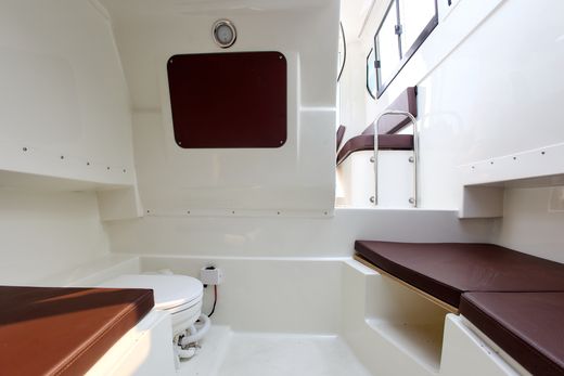 Катер AVANRAID F320 FISHMASTER