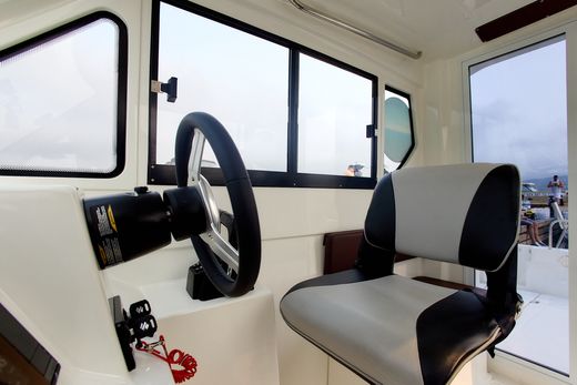 Катер AVANRAID F320 FISHMASTER