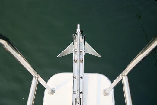 Катер AVANRAID F320 FISHMASTER