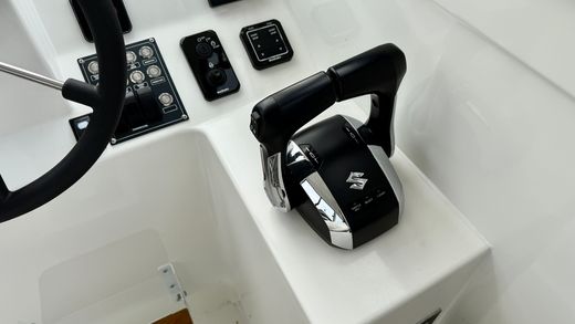 Катер AVANRAID F400 FORTUNA с Suzuki 2хDF300APX