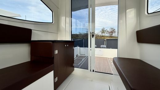 Катер AVANRAID F400 FORTUNA с Suzuki 2хDF300APX