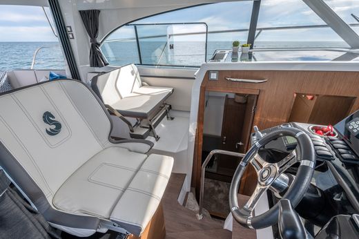 Катер Beneteau Antares 11 Coupe c Suzuki 2xDF300BMDXX WHITE