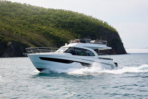Катер Beneteau Antares 11 Fly c Suzuki 2xDF300BMDXX WHITE