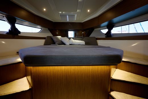 Катер Beneteau Antares 11 Fly c Suzuki 2xDF300BMDXX WHITE