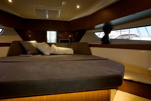 Катер Beneteau Antares 11 Fly c Suzuki 2xDF300BMDXX WHITE