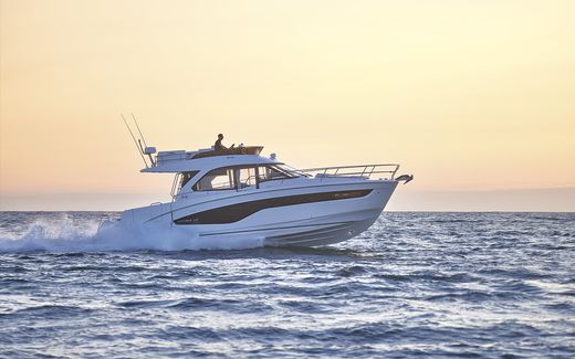 Катер Beneteau Antares 12 Fly с моторами 2x400 + Joystick