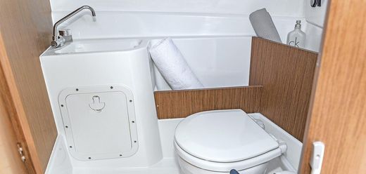 Катер Beneteau Antares 7 Version Cruising