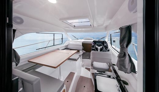 Катер Beneteau Antares 8 OB V2 Version Cruising