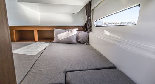 Катер Beneteau Antares 9 OB