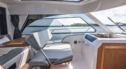 Катер Beneteau Antares 9 OB