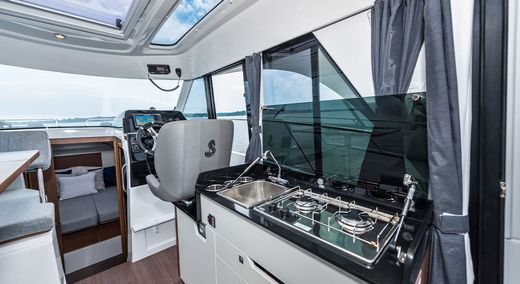 Катер Beneteau Antares 9 OB