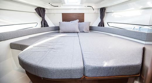 Катер Beneteau Antares 9 OB