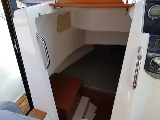 Катер Beneteau Barracuda 9 Fly c моторами 225 л.с.