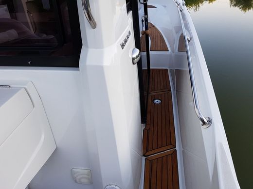 Катер Beneteau Barracuda 9 Fly c моторами 225 л.с.