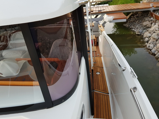 Катер Beneteau Barracuda 9 Fly c моторами 225 л.с.